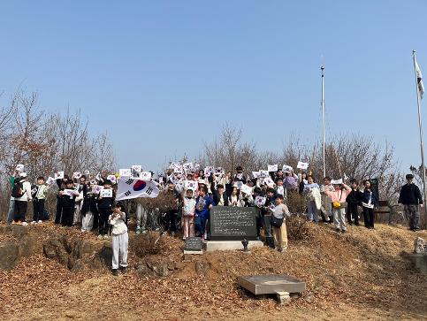 (03/27) 고촌초, 마을의 독립운동 정신을 계승하는 김포 고촌초 어린이들 고촌초 4학년 학생들